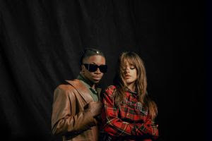 Príncipe nigeriano do afrobeats, Oxlade se junta à cantora Camila Cabello para lançar a nova versão do hit viral “KU LO SA”